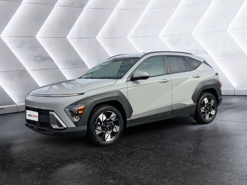Used 2025 Hyundai Kona SEL image 3