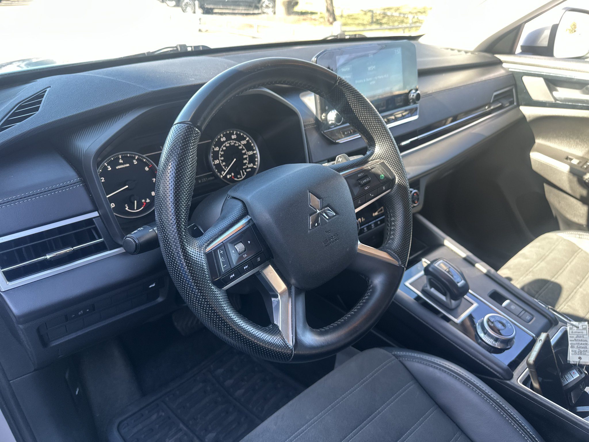Used 2024 Mitsubishi Outlander SE FWD image 19