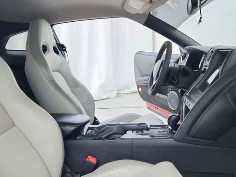 Used 2010 Nissan GT-R Premium image 23