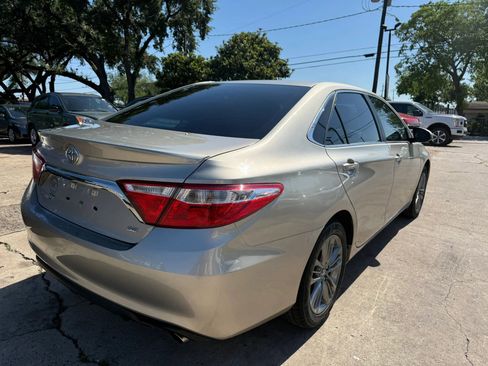 Used 2017 Toyota Camry SE FWD image 7