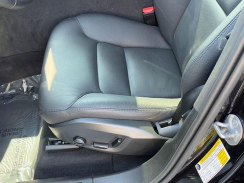 Certified 2025 Volvo XC60 B5 Plus image 25