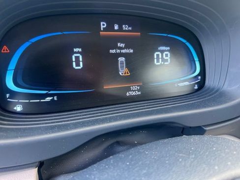 Used 2023 Hyundai Venue Limited FWD image 3