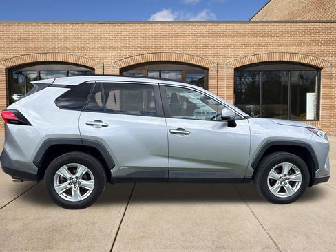 Used 2019 Toyota RAV4 XLE w/ Convenience Package AWD/4WD image 2