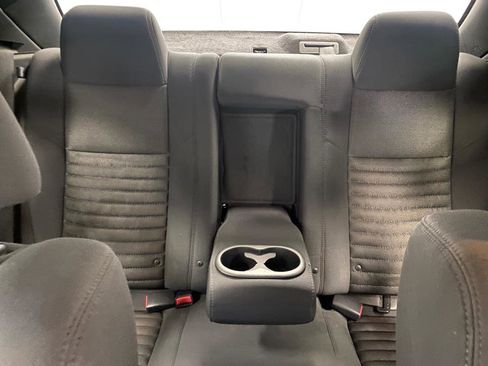 Used 2012 Dodge Challenger SXT image 33