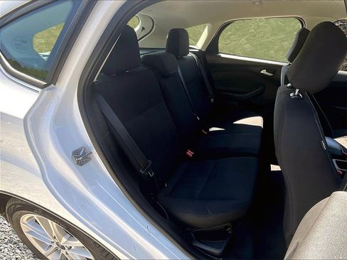 Used 2017 Ford Focus SE image 25