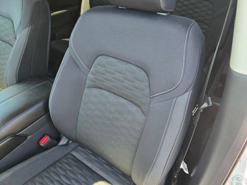 Used 2025 Nissan Pathfinder S FWD image 20