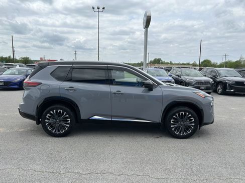 Used 2024 Nissan Rogue Platinum w/ Platinum Premium Package image 3