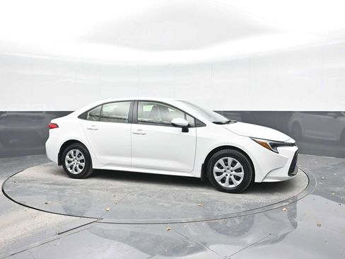 Used 2024 Toyota Corolla LE image 6