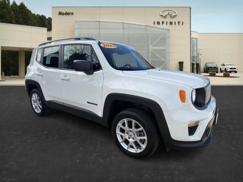 Used 2023 Jeep Renegade Latitude w/ Premium Group image 3