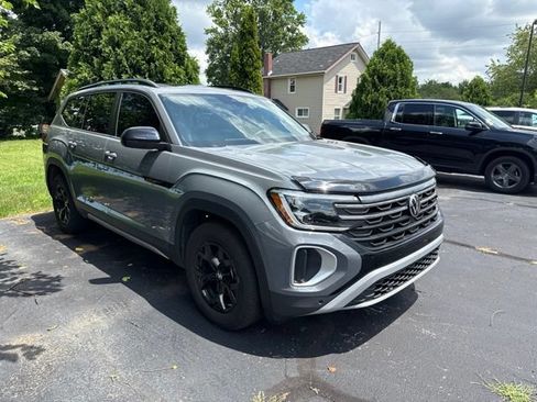 Used 2024 Volkswagen Atlas Peak Edition SE AWD/4WD image 1