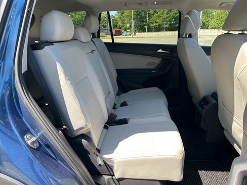 Used 2020 Volkswagen Tiguan SE w/ Panoramic Sunroof Package FWD image 45