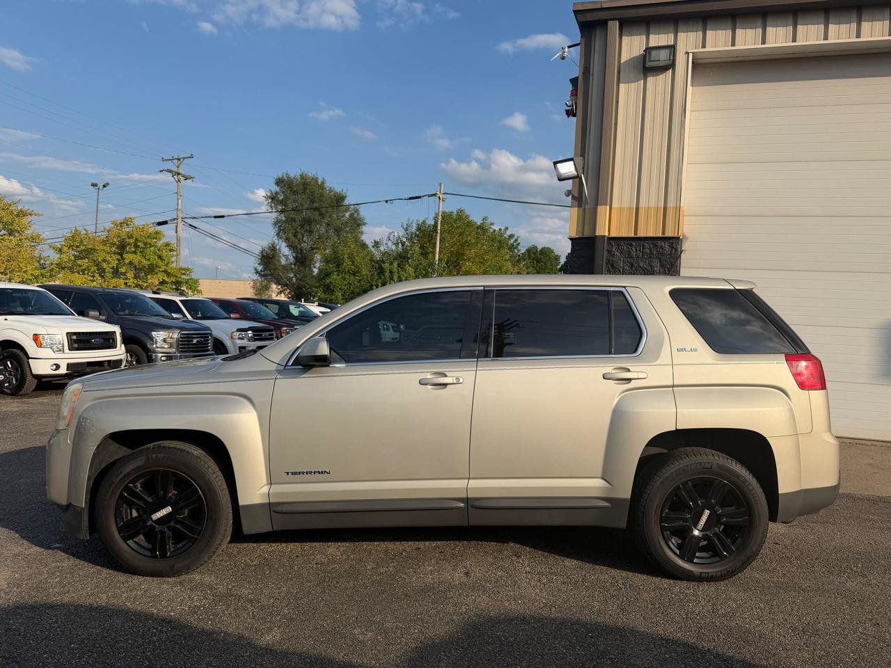 Used 2015 GMC Terrain SLE FWD image 2