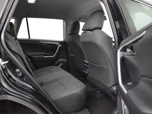 Used 2023 Toyota RAV4 LE AWD/4WD image 18