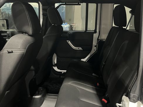 Used 2018 Jeep Wrangler Unlimited Sahara image 15