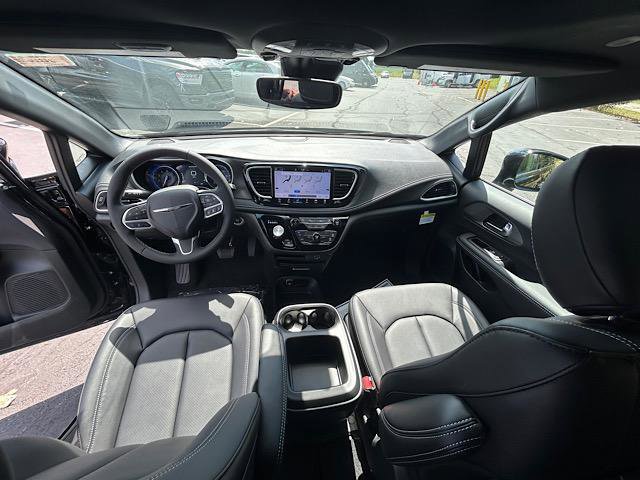 New 2026 Chrysler Pacifica Select FWD image 19
