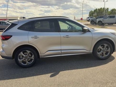 Used 2024 Ford Escape ST-Line w/ Tech Pack #1 AWD/4WD image 9