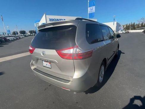 Used 2015 Toyota Sienna LE image 8