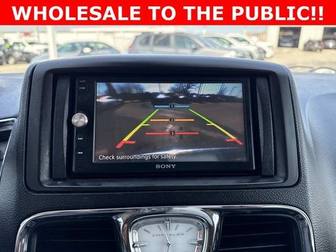 Used 2014 Chrysler Town & Country Touring image 26