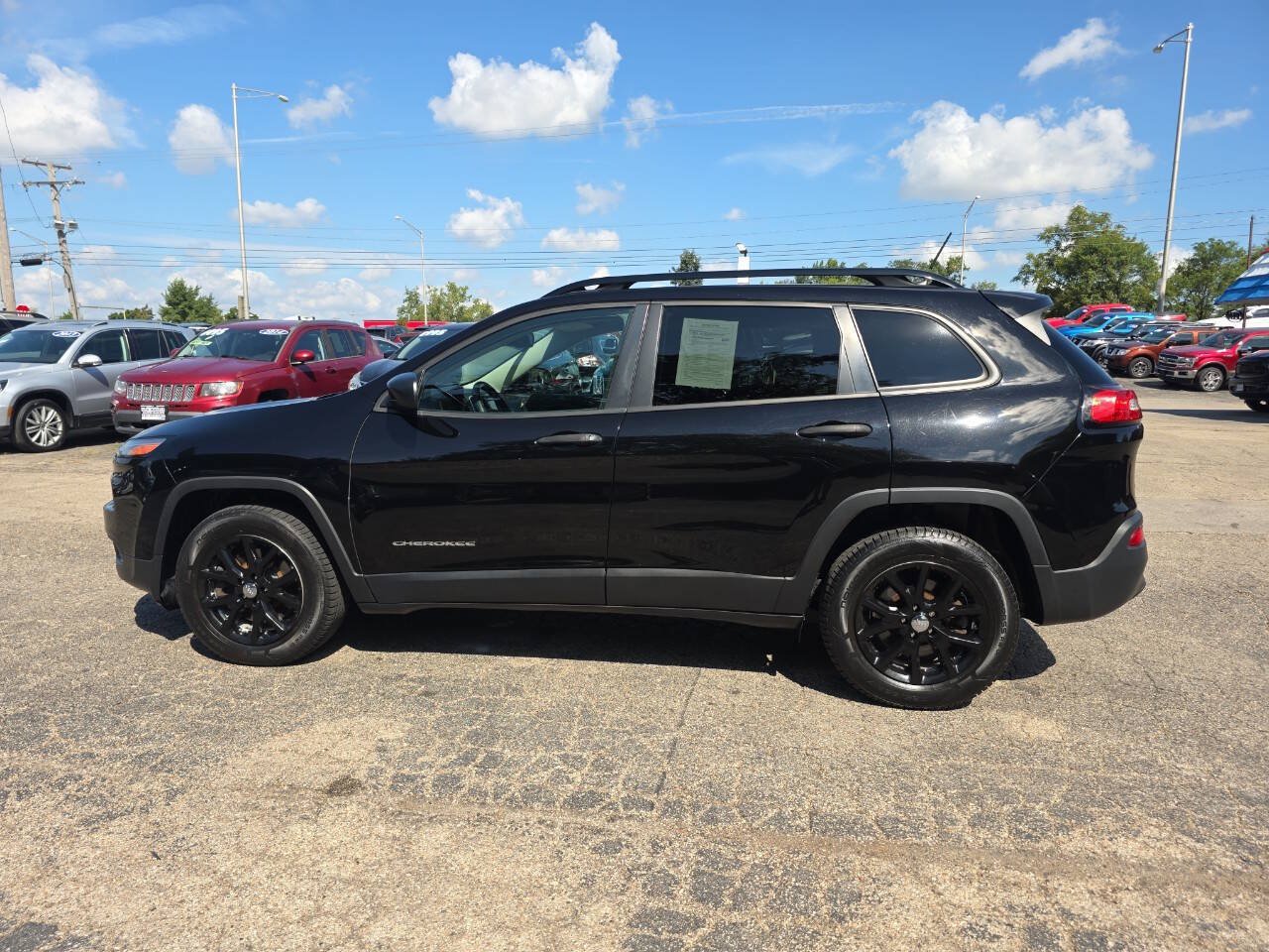 Used 2017 Jeep Cherokee Sport AWD/4WD image 4
