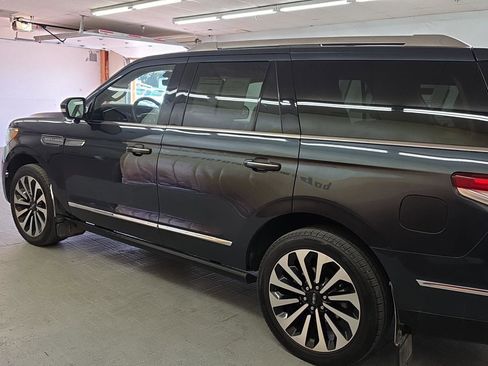 Used 2024 Lincoln Navigator Reserve image 3