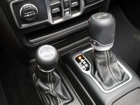 Used 2023 Jeep Wrangler Unlimited Sahara w/ Cold Weather Group image 27