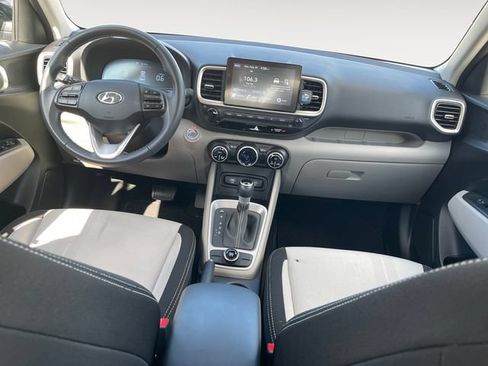 Used 2025 Hyundai Venue SEL FWD image 10