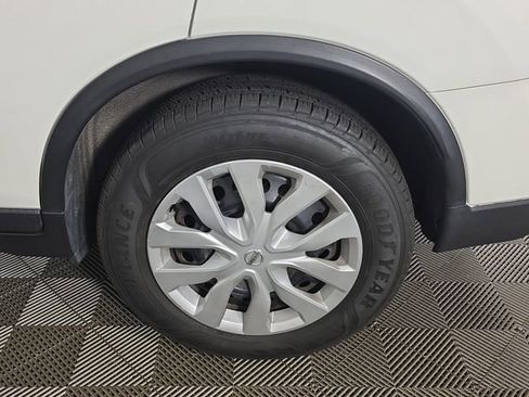 Used 2019 Nissan Rogue S image 17