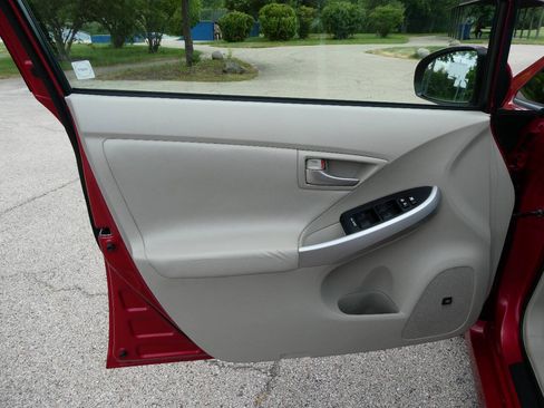 Used 2015 Toyota Prius Four FWD image 24
