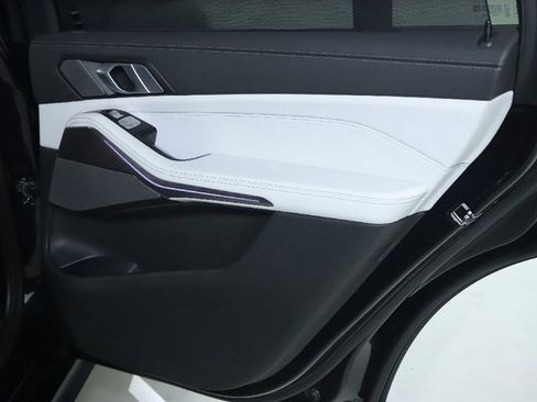 Certified 2025 BMW X7 xDrive40i w/ M Sport Package image 34