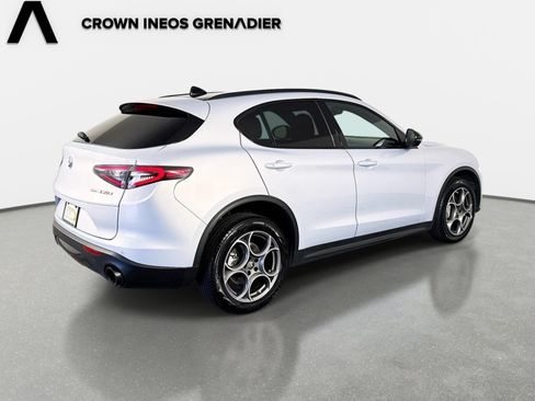 Used 2025 Alfa Romeo Stelvio Sprint AWD/4WD image 5