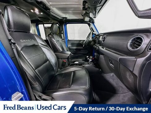 Used 2022 Jeep Wrangler Unlimited Sahara w/ Cold Weather Group AWD/4WD image 33