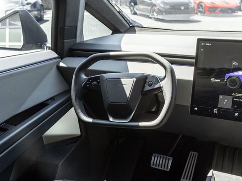 Used 2025 Tesla Cybertruck AWD Crew Cab image 11