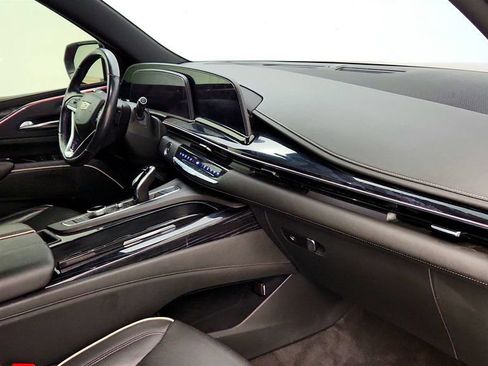 Used 2021 Cadillac Escalade Sport w/ LPO, Illumination Package AWD/4WD image 27
