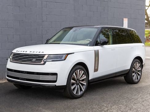 Used 2024 Land Rover Range Rover SV AWD/4WD image 2
