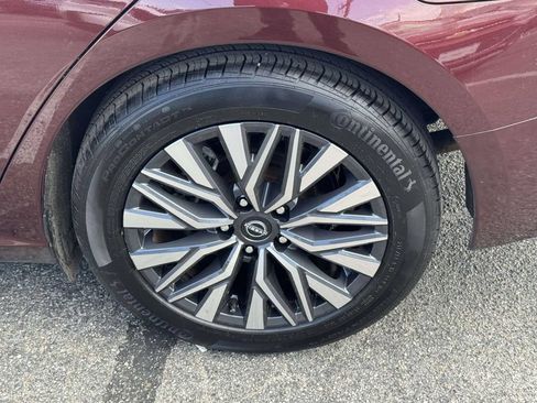 Used 2024 Nissan Altima 2.5 SV FWD image 10