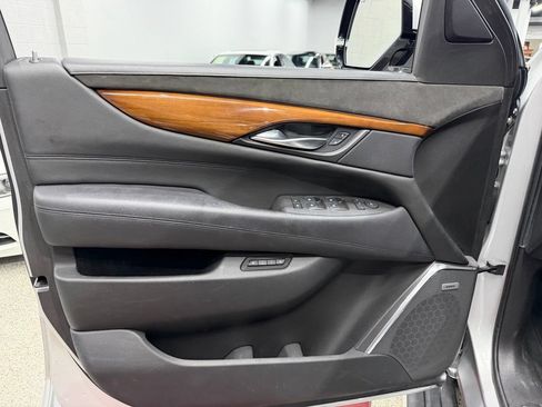 Used 2016 Cadillac Escalade Premium AWD/4WD image 20