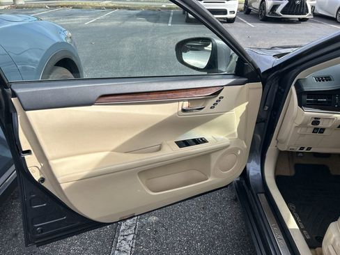 Used 2013 Lexus ES 350 w/ Luxury Pkg image 5