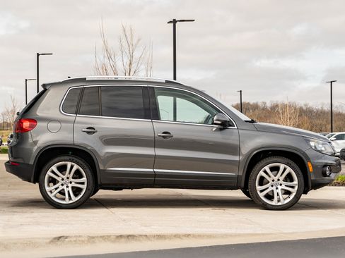 Used 2016 Volkswagen Tiguan SEL AWD/4WD image 3