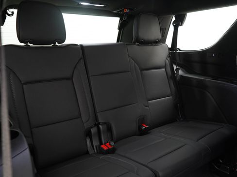 Used 2025 GMC Yukon Denali w/ Denali Reserve Package AWD/4WD image 15