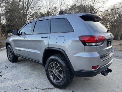 Used 2016 Jeep Grand Cherokee Laredo 75th Anniversary image 11