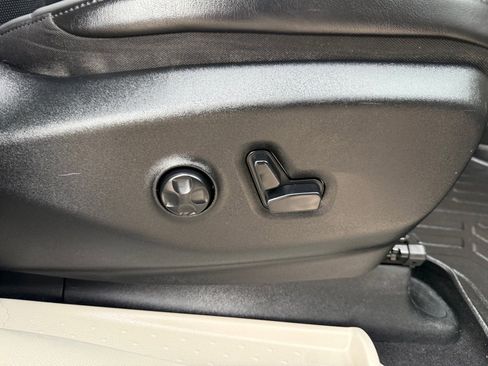 Used 2018 Chrysler Pacifica Limited FWD image 28