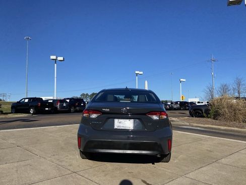 Used 2024 Toyota Corolla LE image 9