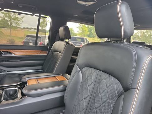 Used 2022 Jeep Grand Wagoneer Series III AWD/4WD image 17