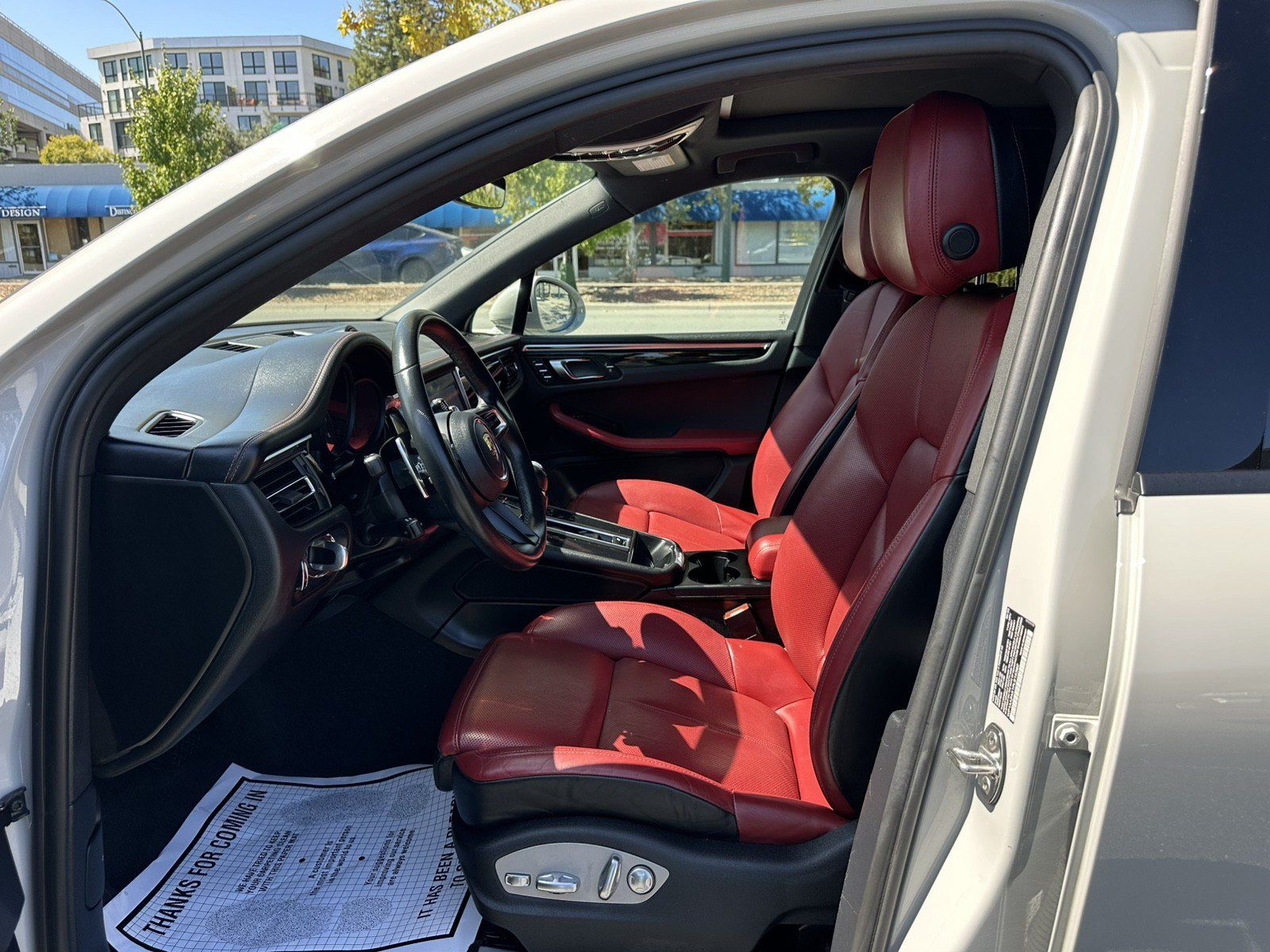 Used 2023 Porsche Macan AWD/4WD image 17