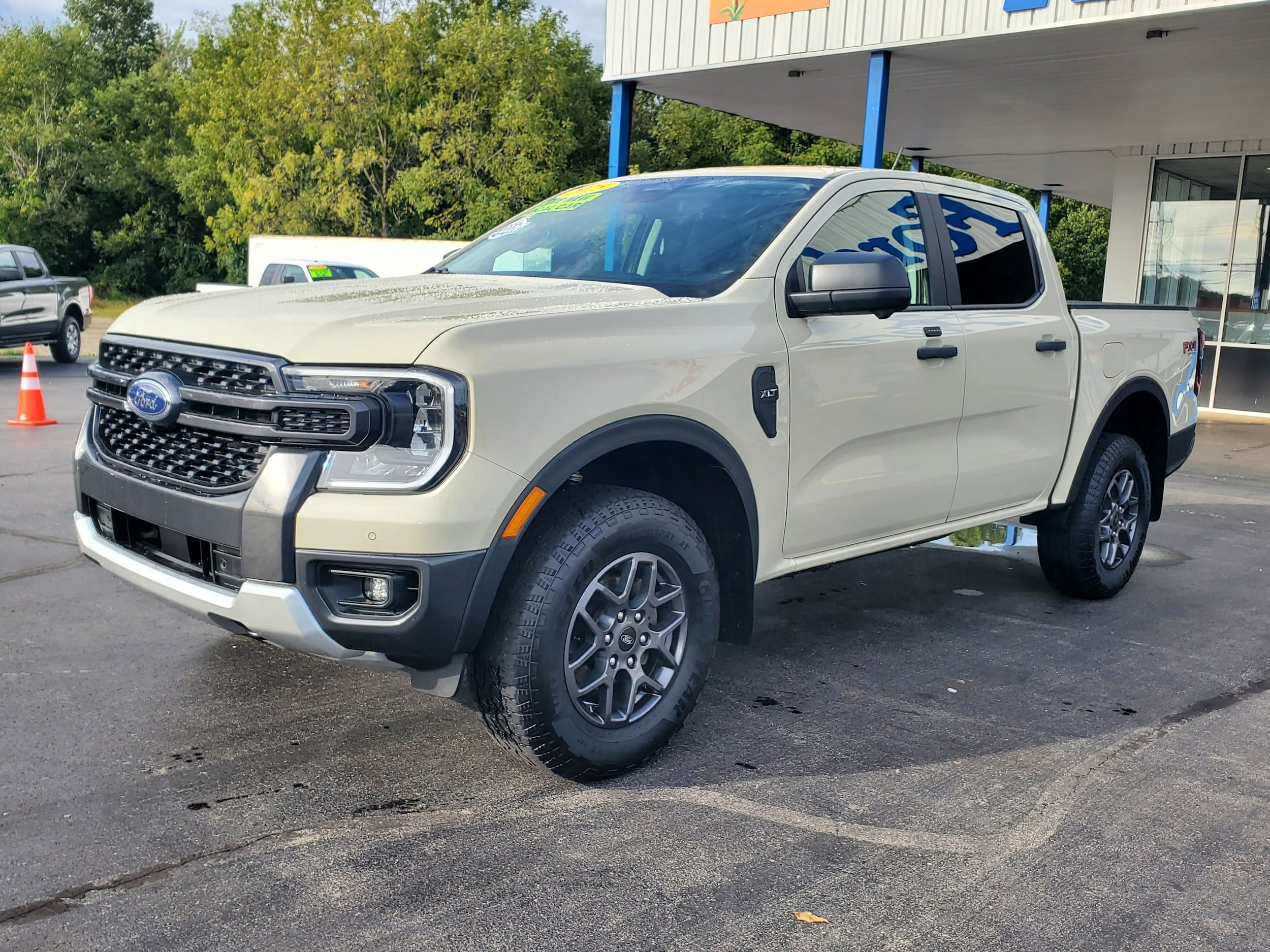 Used 2025 Ford Ranger XLT AWD/4WD image 2