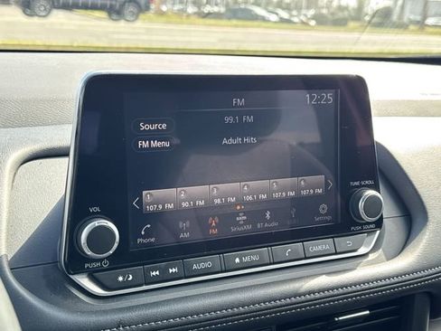 Used 2025 Nissan Rogue SV image 17