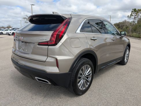 Used 2024 Cadillac XT4 Premium Luxury image 5