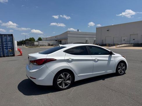 Used 2014 Hyundai Elantra Limited w/ Option Group 03 FWD image 4