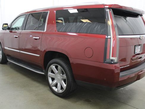 Used 2017 Cadillac Escalade ESV Luxury image 7