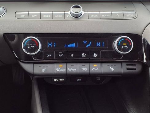 Certified 2025 Hyundai Elantra SEL FWD image 17